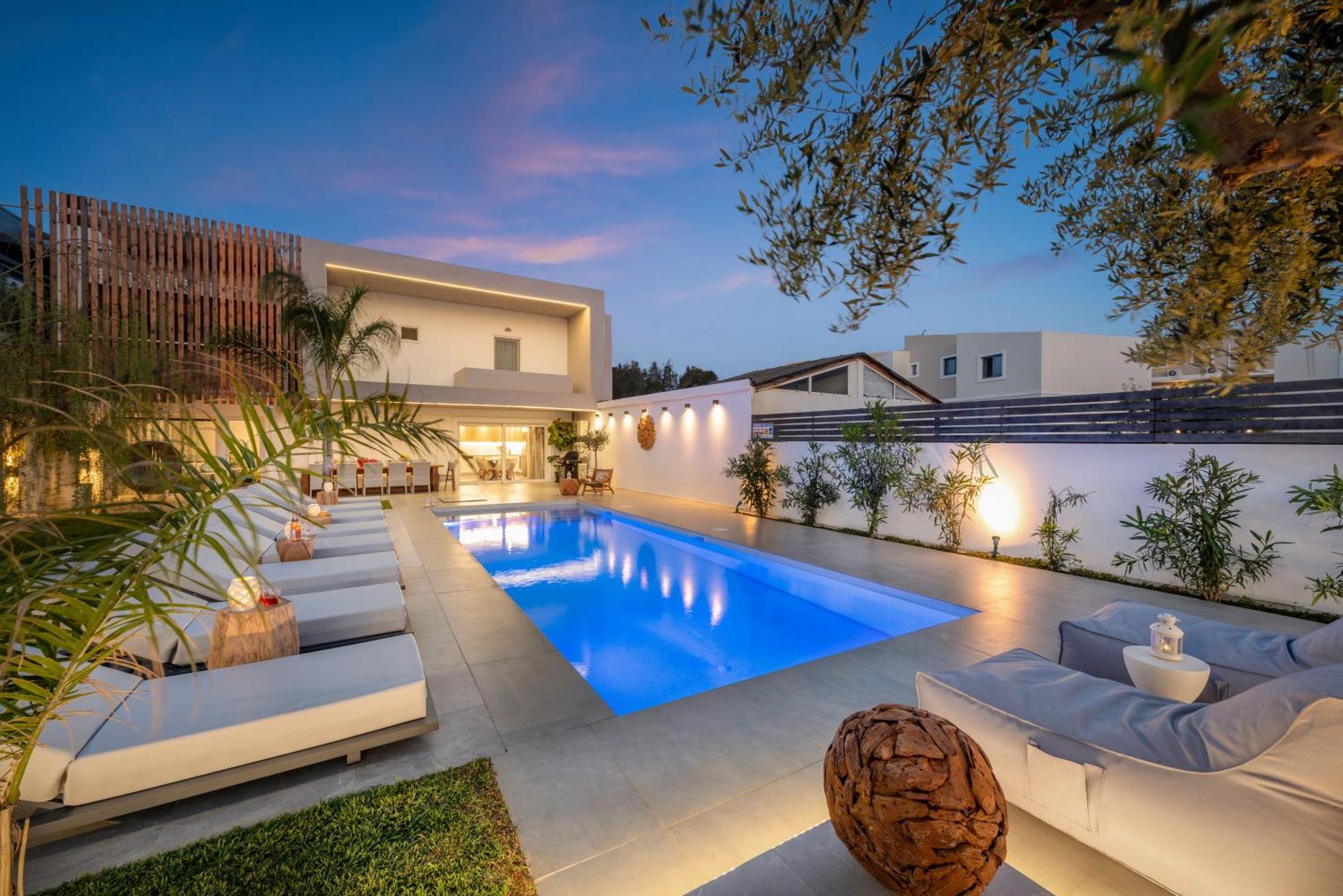 Hypnosis Beachside Villa With Private Heated Pool Georgioupoli Exterior photo