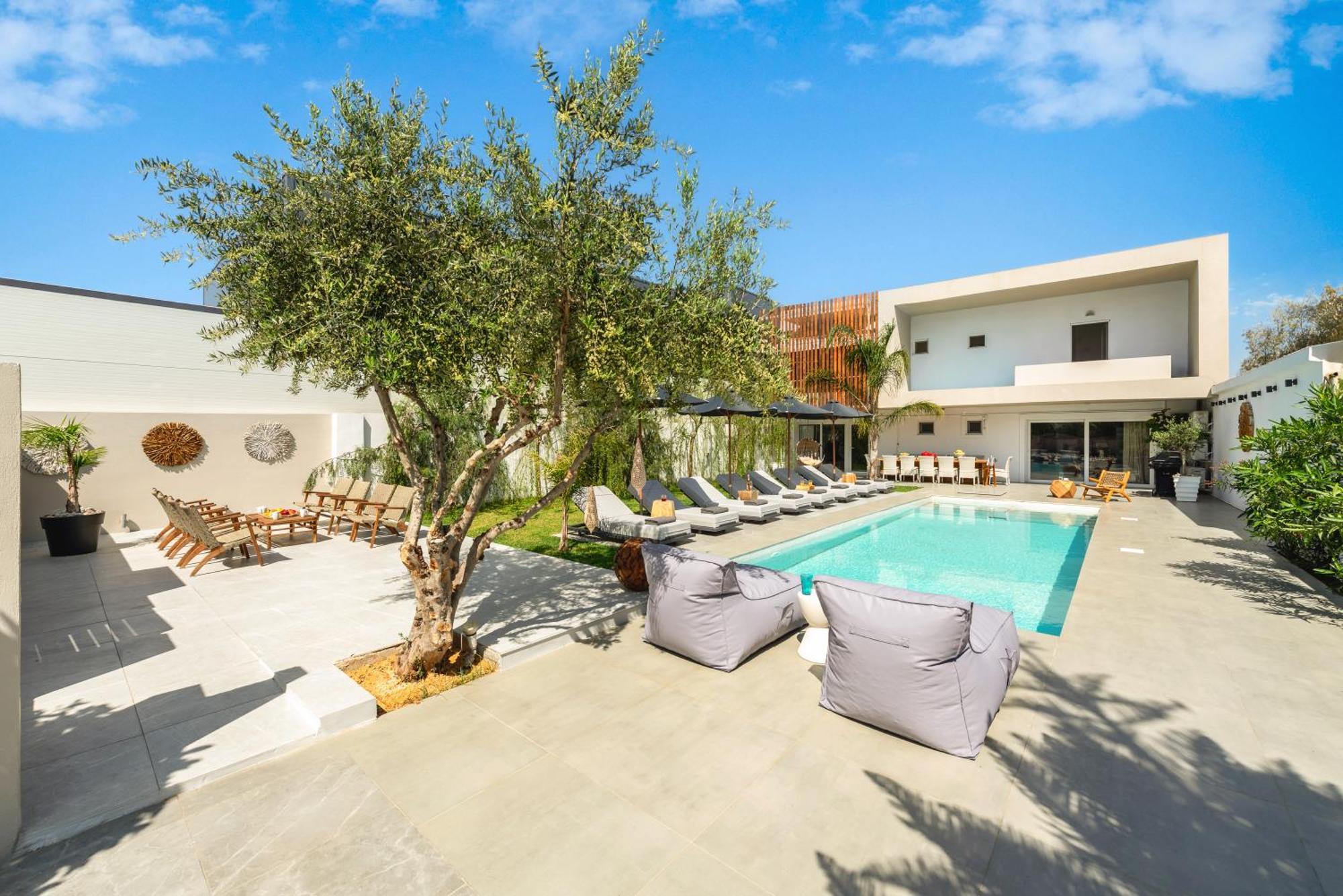 Hypnosis Beachside Villa With Private Heated Pool Georgioupoli Exterior photo